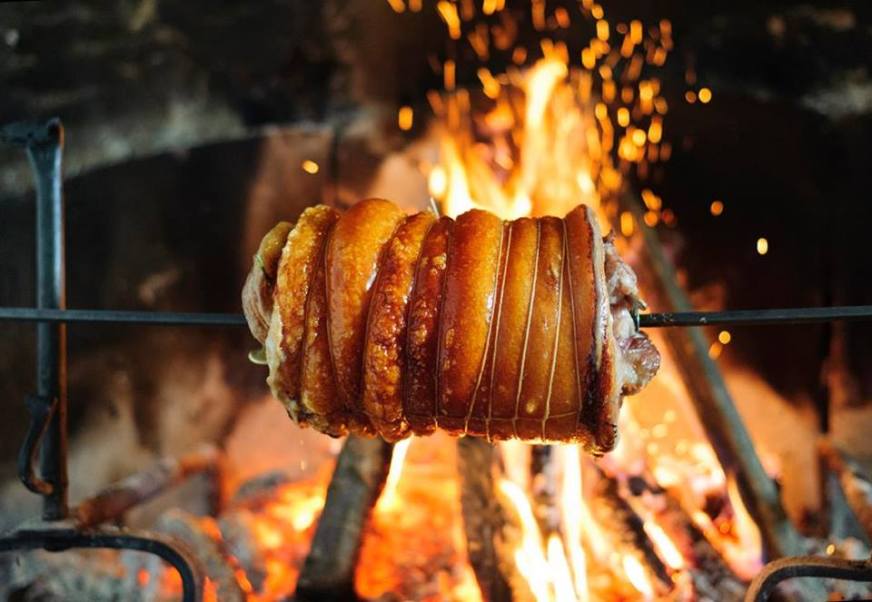 TRONCO DI PORCHETTA ALLO SPIEDO